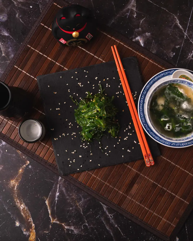 Wakame Salat &amp; Miso Suppe | Food Fotografie | Content für Social Media
